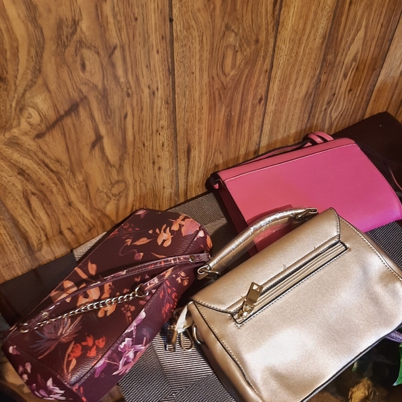 ❤ 3 New Purses Will sale separately at 5.00 each Bundle any 2 $15 items for $25. - Picture 3 of 3